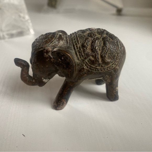 Elephant statue - Picture 2 of 5